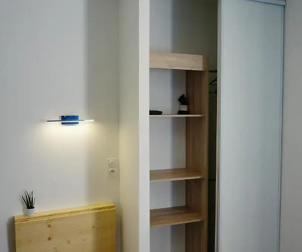 Les Propres Et équipés Apartamento