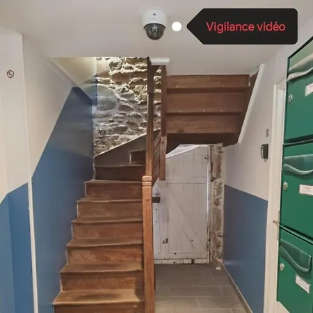 Les Propres Et Equipes Apartment